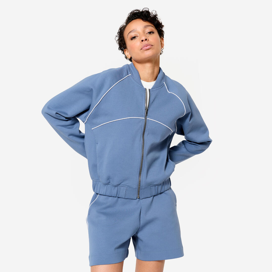 article en promo : Veste bombers zipée femme, beige avec piping vert.